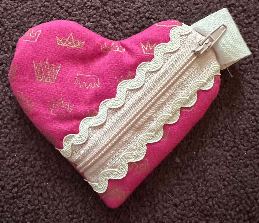 pink heart zipped purse