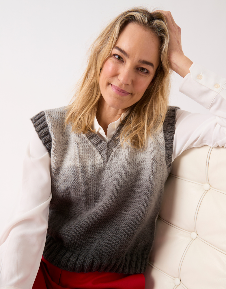 VEST IN SHOW PULLOVER KNITTING PATTERN IN SIRDAR JEWELSPUN OMBRE 10844