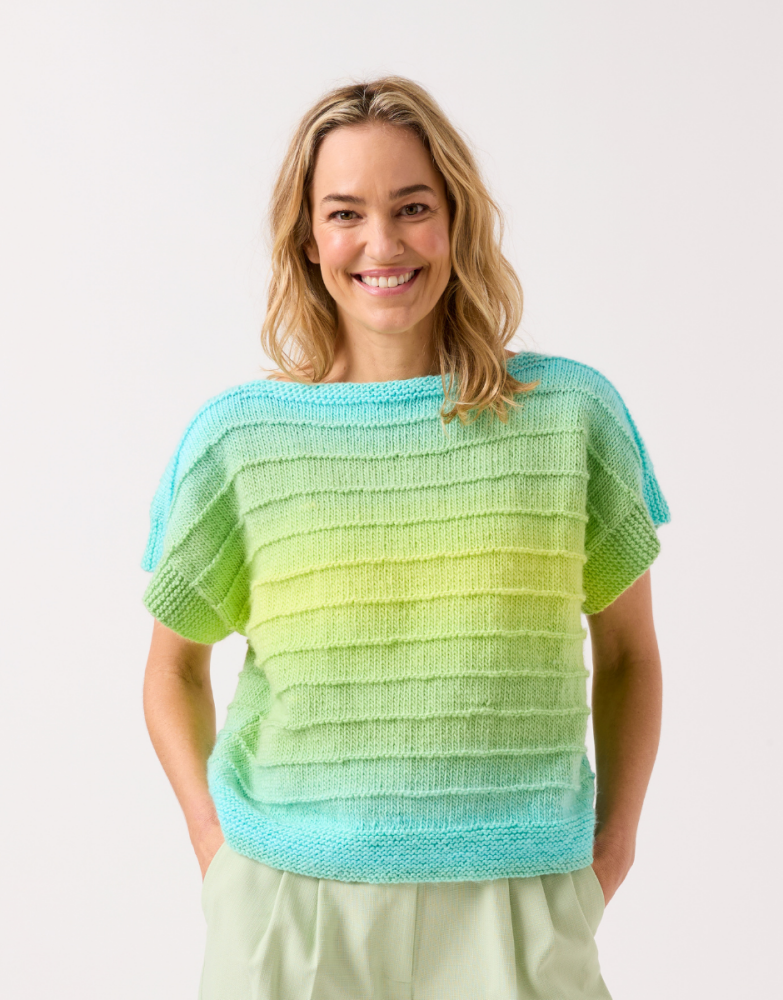 TO A TEE KNITTED TOP KNITTING PATTERN IN SIRDAR JEWELSPUN OMBRE 10843