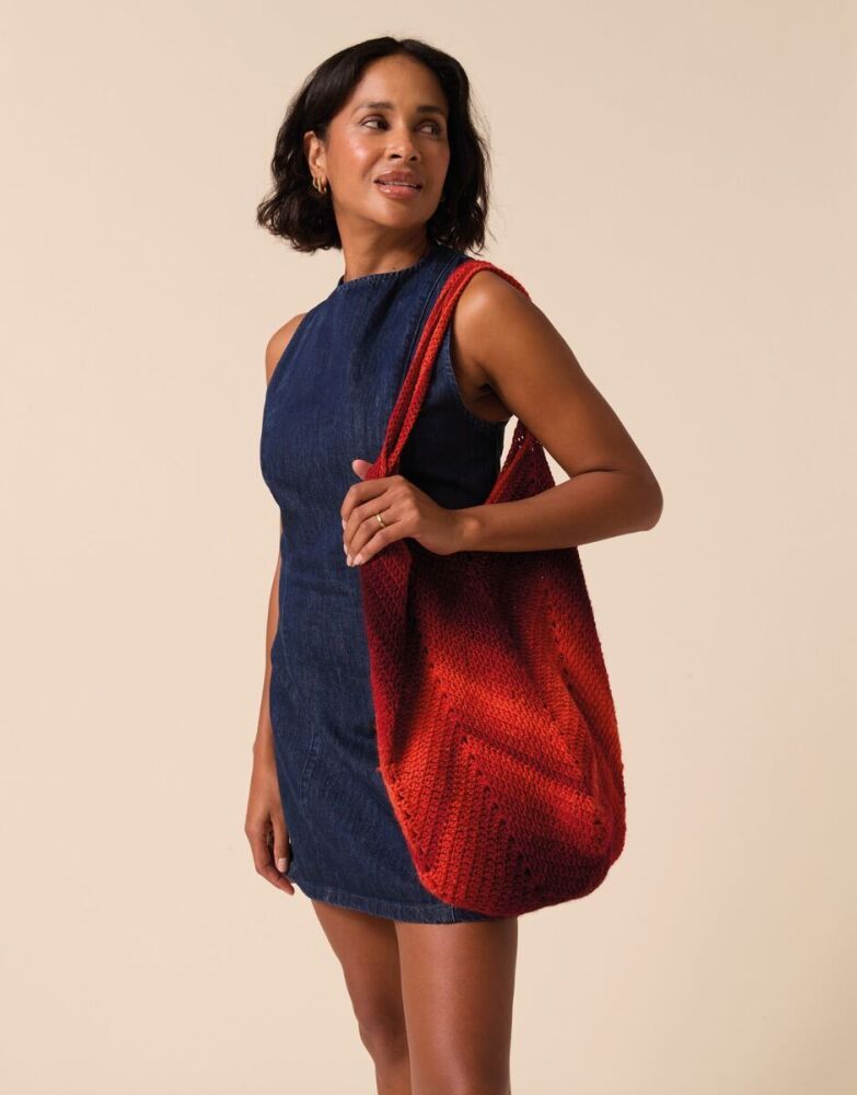 CHEVRON GLOW CROCHET TOTE CROCHET PATTERN IN SIRDAR JEWELSPUN OMBRE 10928