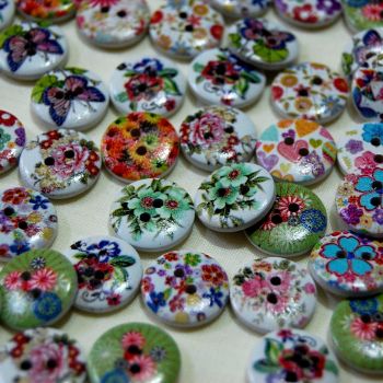 PACK OF 10 INTRICATE FLOWER BUTTONS, 15MM - 2 HOLE.