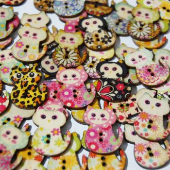 PACK OF 10 WOODEN PAINTED CAT BUTTON EMBELLISHMENTS - 2 HOLE.