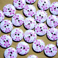 PACK OF 10 SKY LILAC FLOWER RESIN BUTTONS, 20MM - 2 HOLE.
