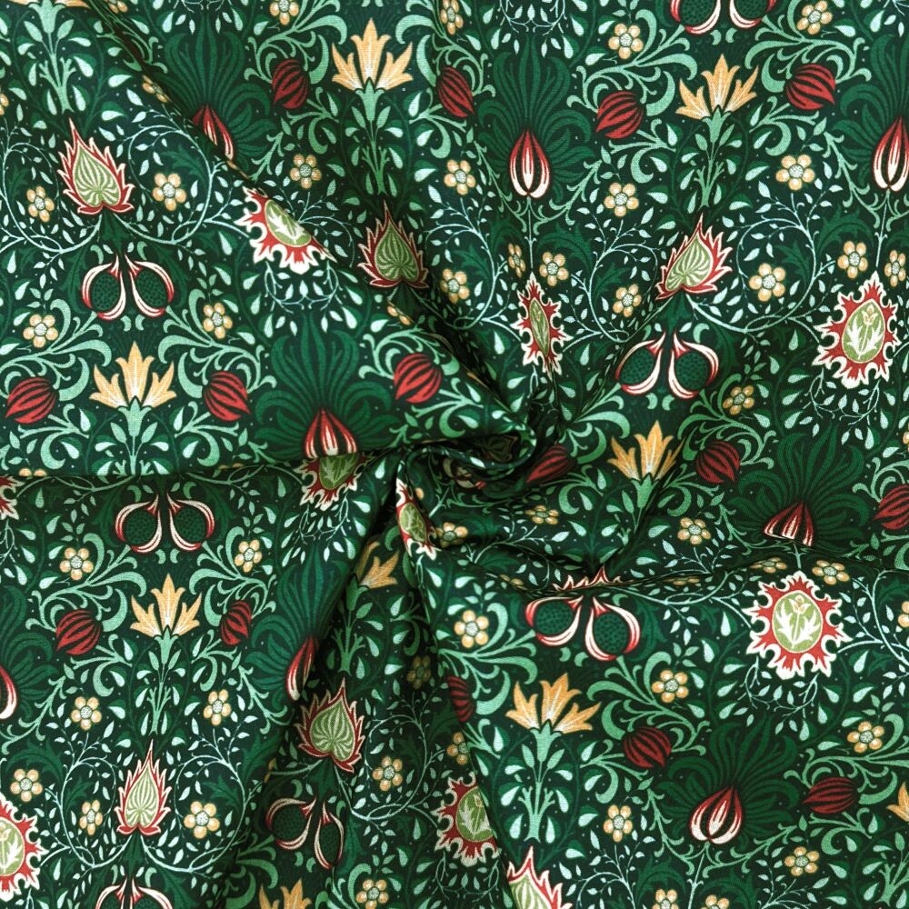 3 Metre pre cut length - 80/20 Polycotton &ndash; [DESIGN 32 William Morris Persian rouge] &ndash; 112cm Wide