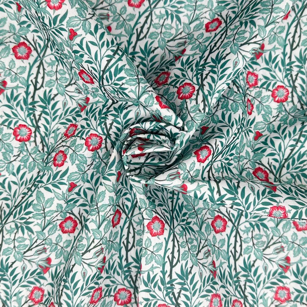 3 Metre pre cut length - 80/20 Polycotton &ndash; [DESIGN 48 William Morris Sweet Briar azure] &ndash; 112cm Wide