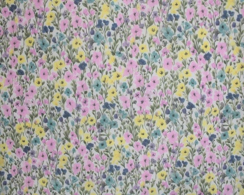 3 Metre pre cut length - 80/20 Polycotton &ndash; [DESIGN 67 Wisteria floral] &ndash; 112cm Wide