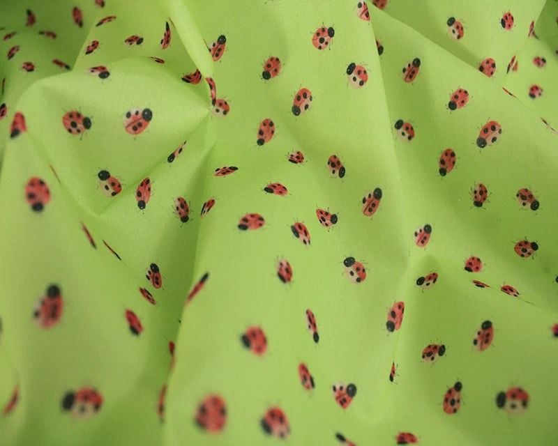 3 Metre pre cut length - 80/20 Polycotton &ndash; [DESIGN 80 scattered ladybirds on green] &ndash; 112cm Wide