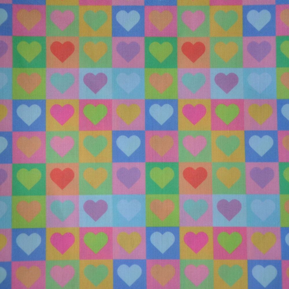 3 Metre pre cut length - 80/20 Polycotton &ndash; [DESIGN 99 Checker board hearts] &ndash; 112cm Wide