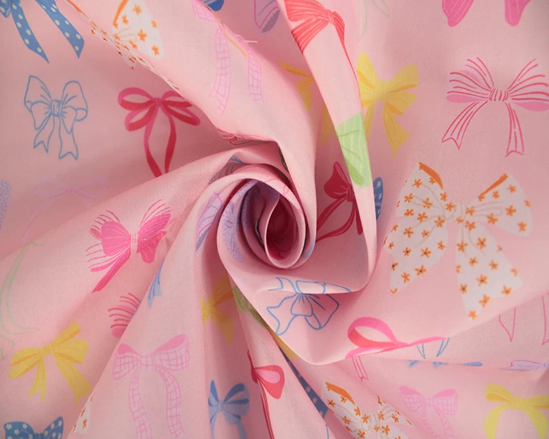 3 Metre pre cut length - 80/20 Polycotton &ndash; [DESIGN 104 pink bows &ndash; 112cm Wide