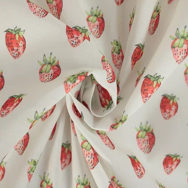 3 Metre pre cut length - 80/20 Polycotton &ndash; [DESIGN 116 Strawberrys] &ndash; 112cm Wide