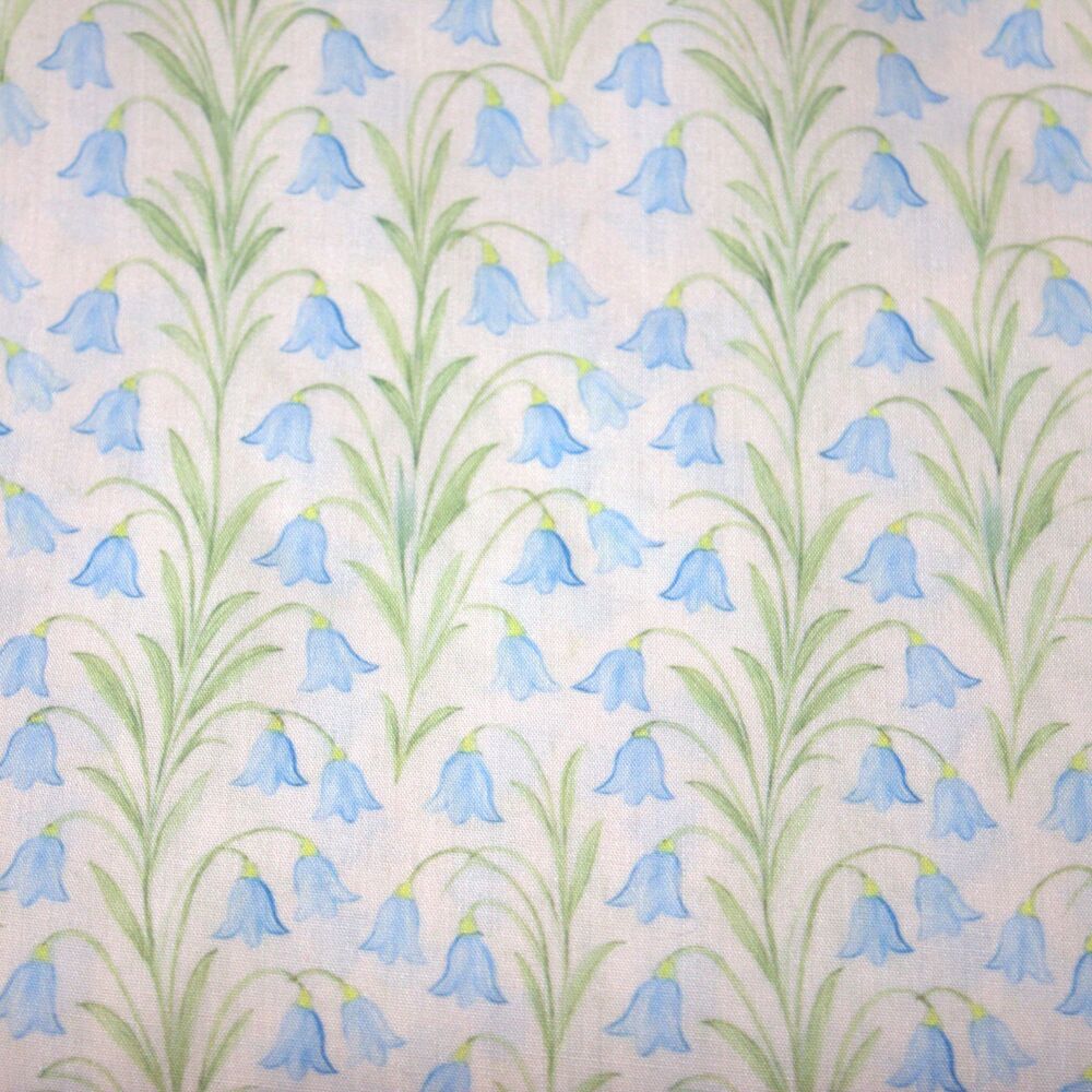 3 Metre pre cut length - 80/20 Polycotton &ndash; [DESIGN 117 blue flowers] &ndash; 112cm Wide