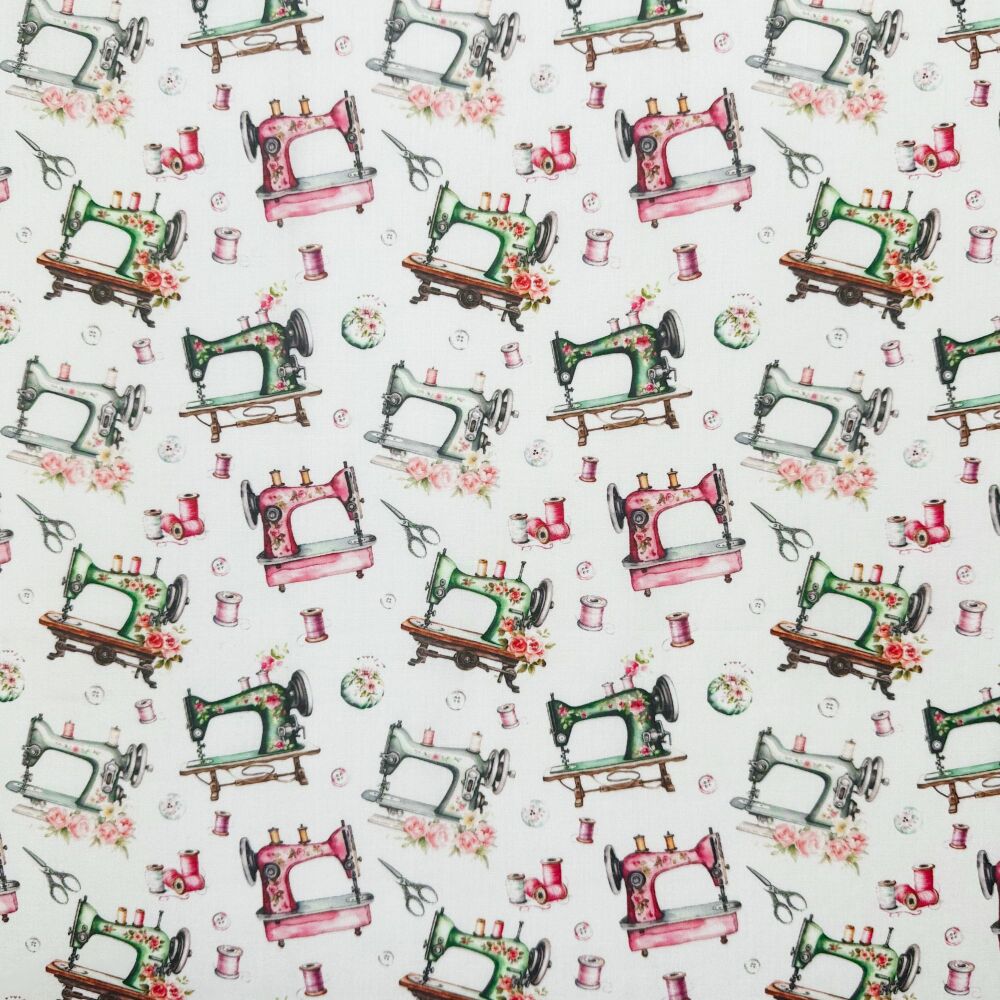 3 Metre pre cut length - 80/20 Polycotton &ndash; [DESIGN 142 Sewing machines on White] &ndash; 112cm Wide