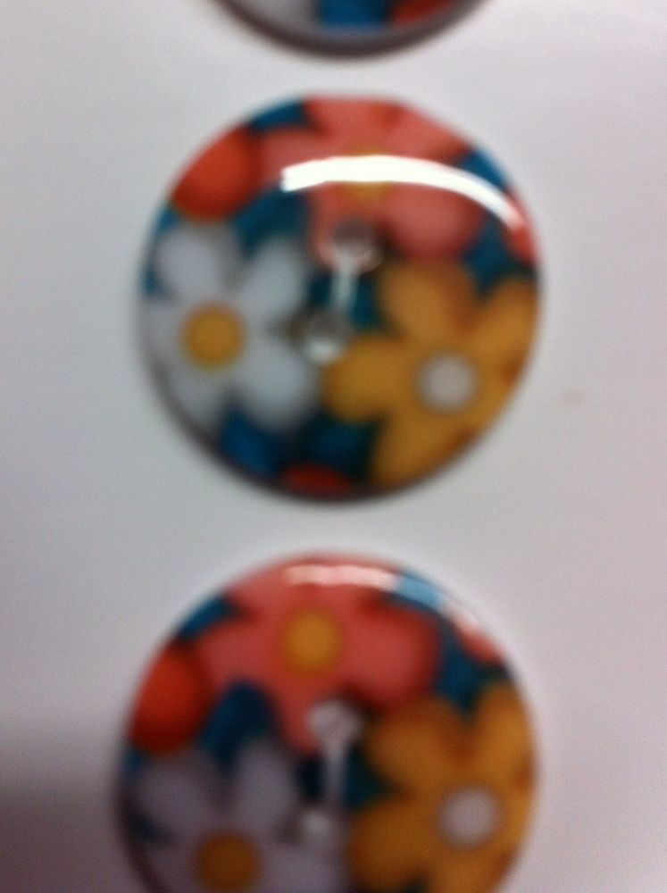 Wuttons set of four floral 3/4" 19mm buttons 5729