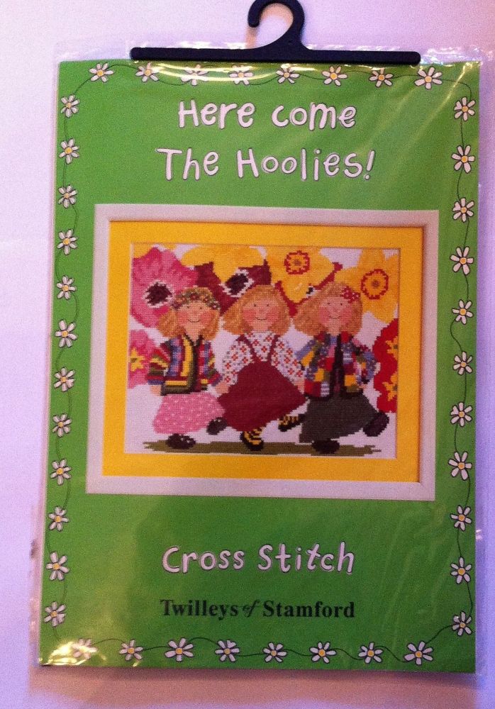 kit 1037 counted cross-stitch here come the Hoolies!