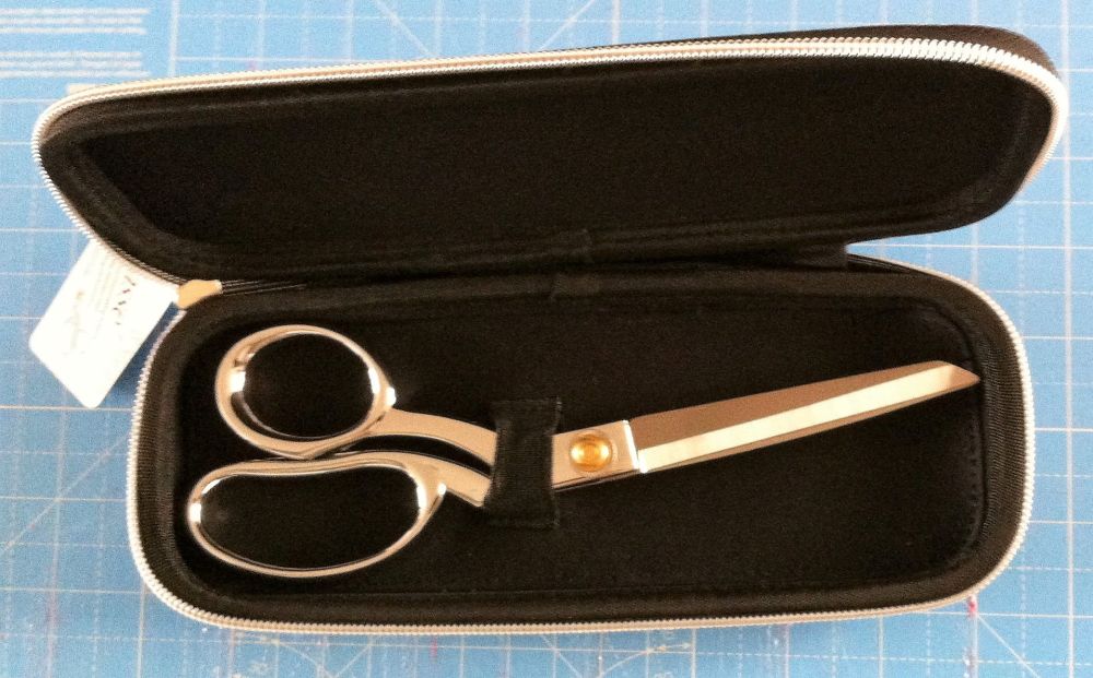 Classe' 8 1/2" (210mm) Dressmaking Scissors stainless steel in a case