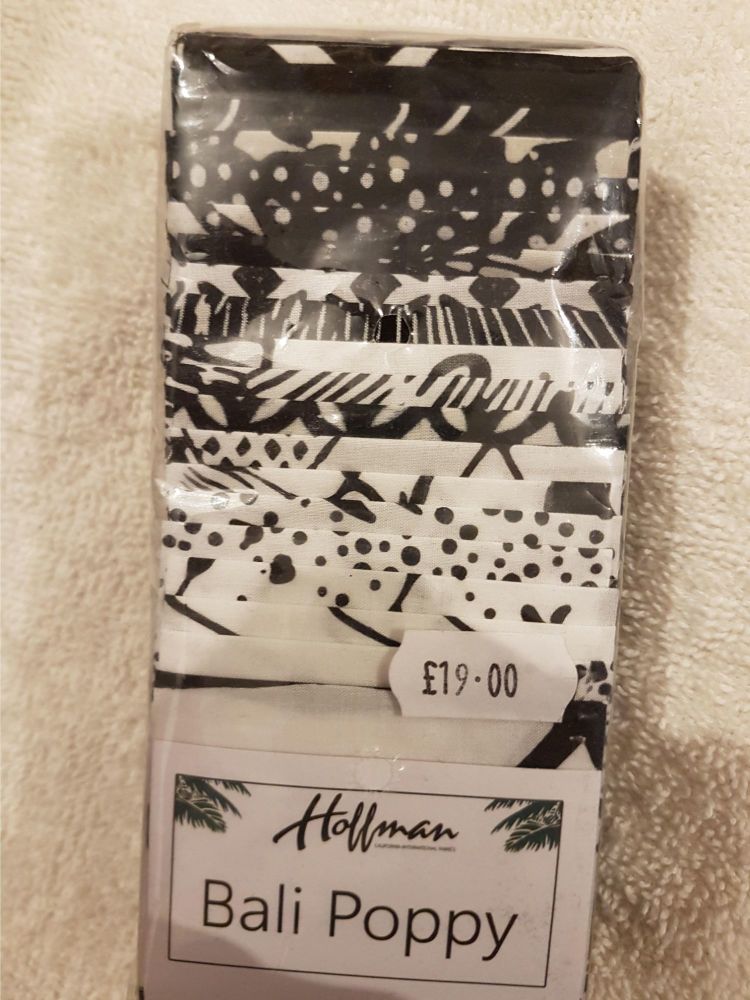 Hoffman Bali pop oreo  20  x 2.5" x 43/44" fabric strips