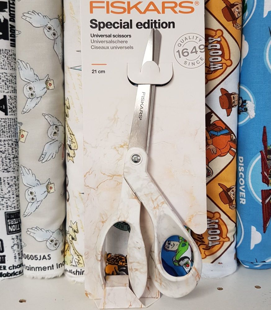 Special edition universal scissors 21cm by Fiskars 1063034