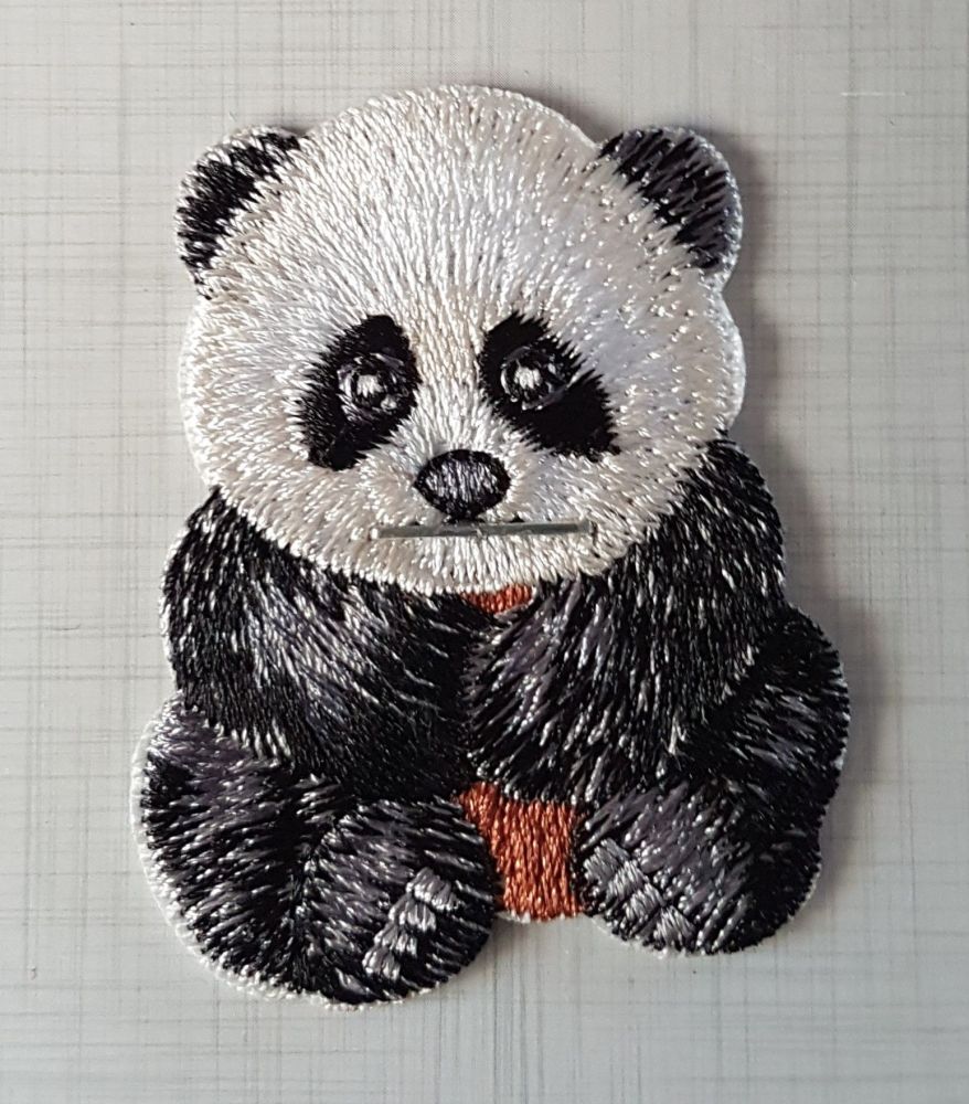 Trimits iron on or sew on motif panda