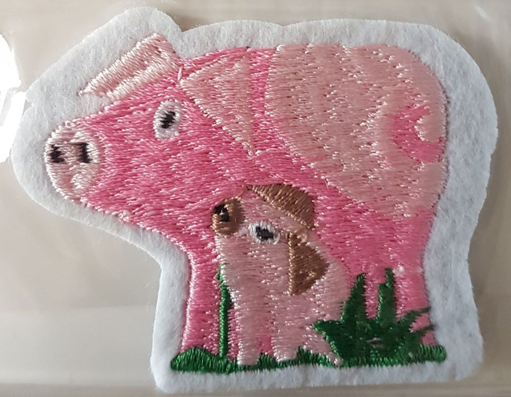 Groves stick on or sew on motif pig and piglett