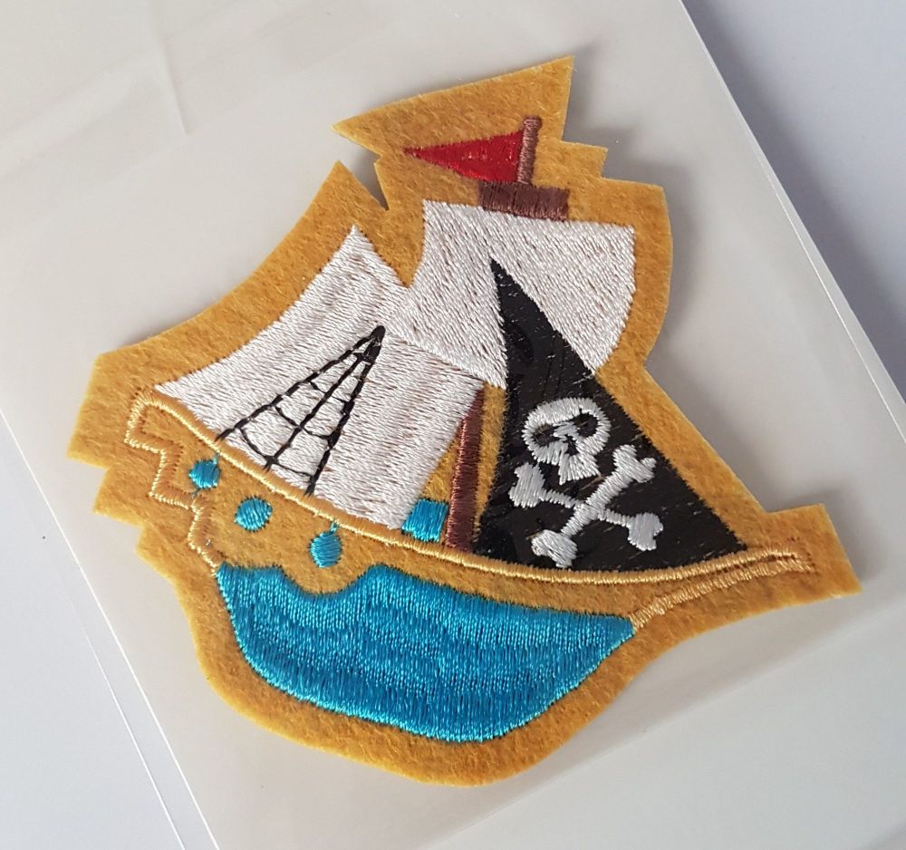 Groves stick on or sew on motif pirate ship