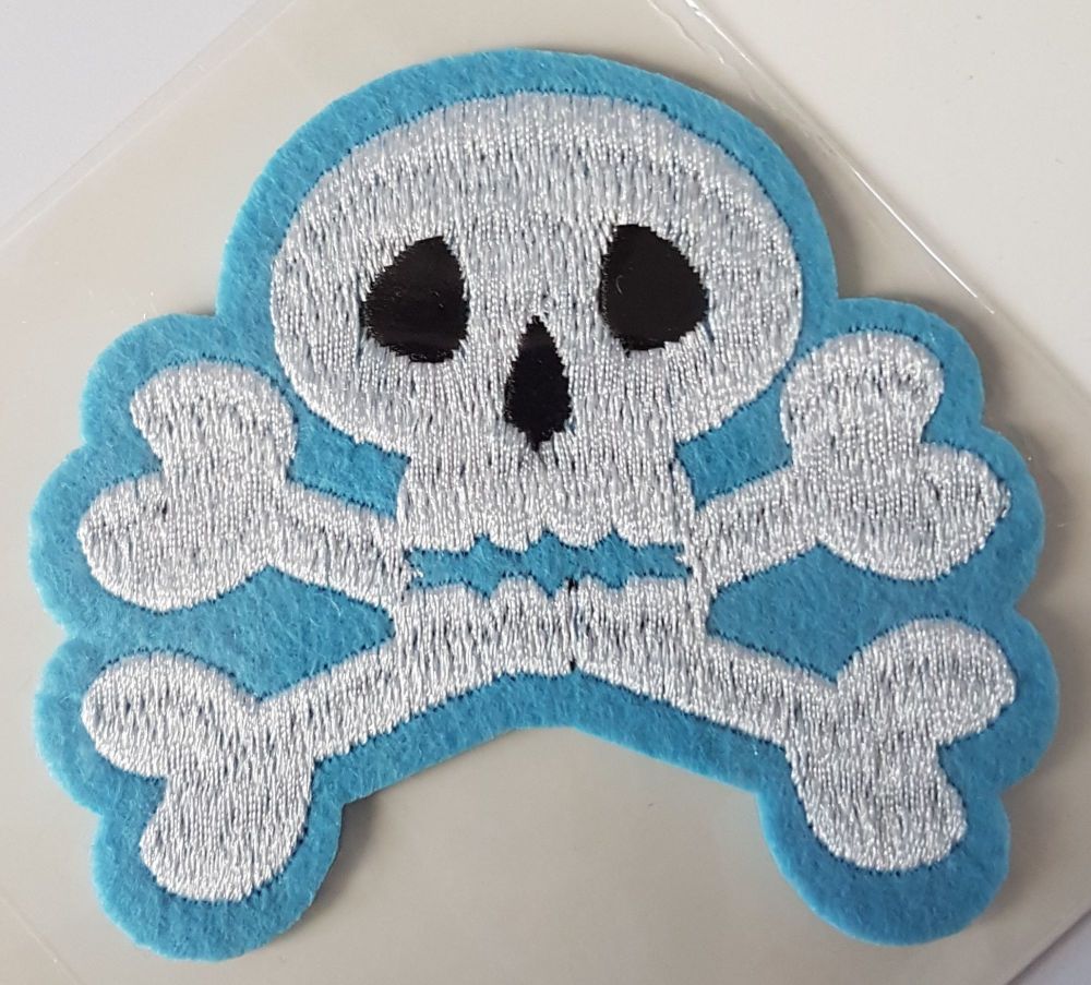 Groves stick on or sew on motif pirates badge (small)