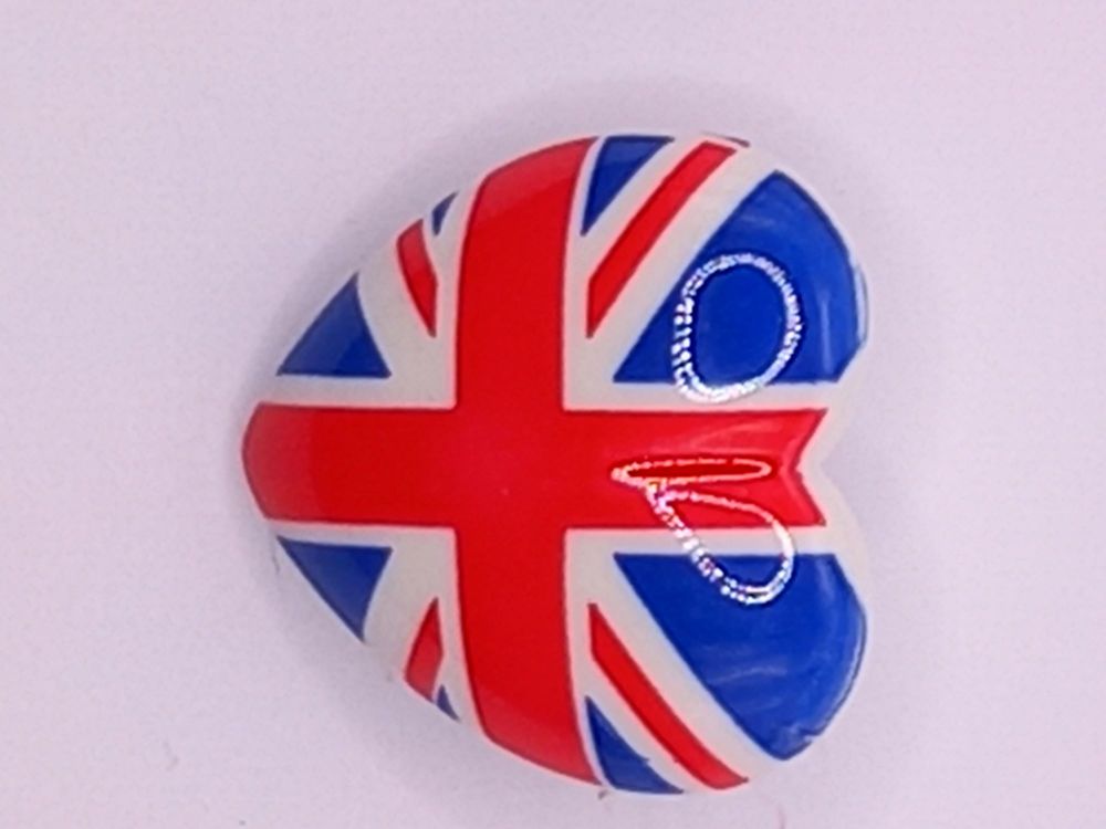 Buttons: Union flag heart approx 20mm shank fix