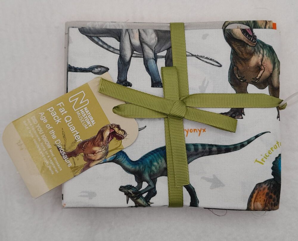 Craft cotton co fat quarter pack Natural History Museum age of the Dinosaurs