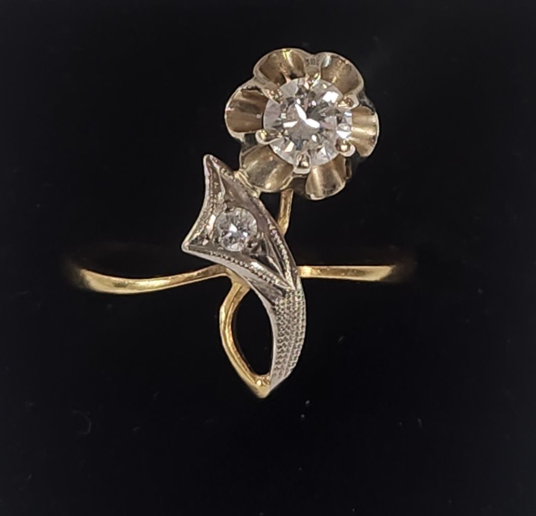 18ct Yellow Gold Art Deco Flower Diamond Ring