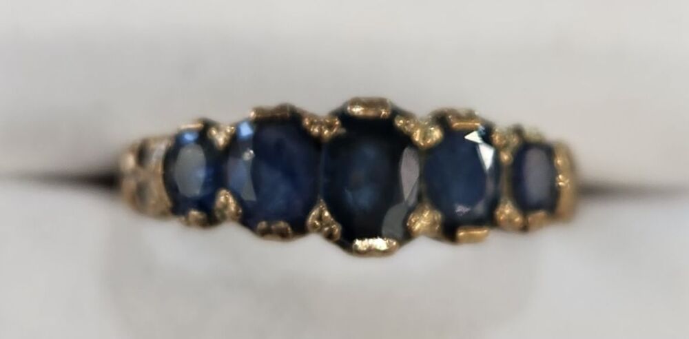 9ct Sapphire Ring