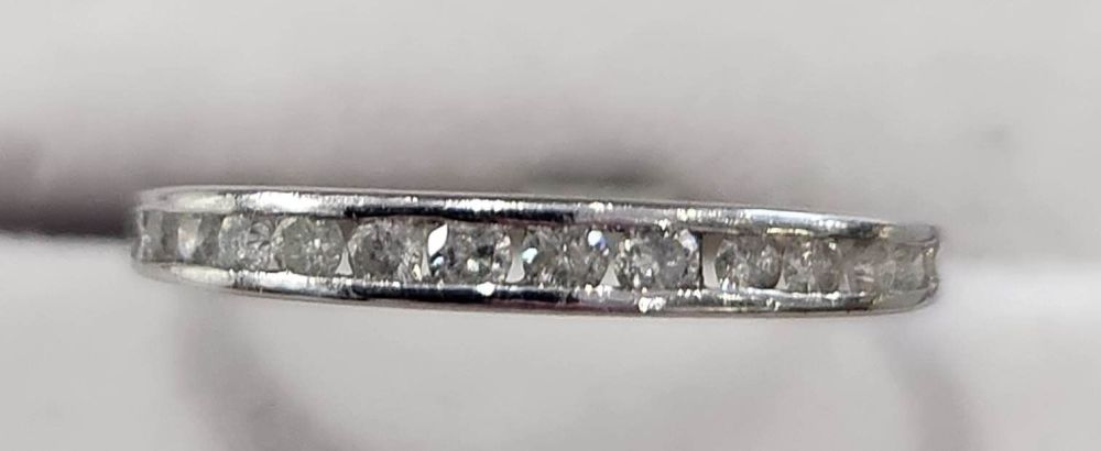 9ct White Gold Diamond ET Ring