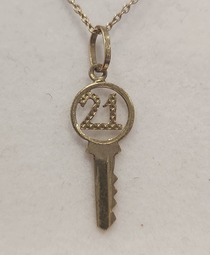 9ct Yellow Gold 21 Key Pendent with chain