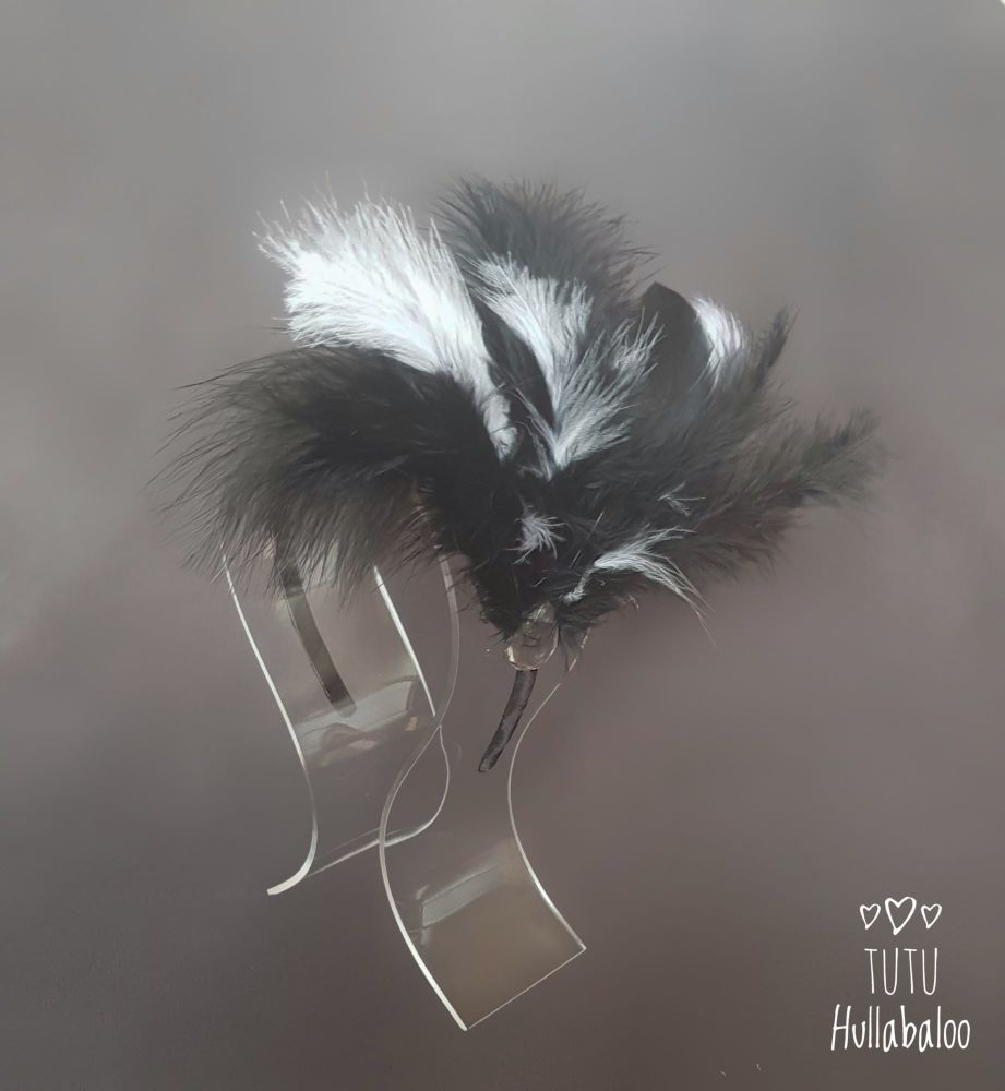 Feathers - White/Black