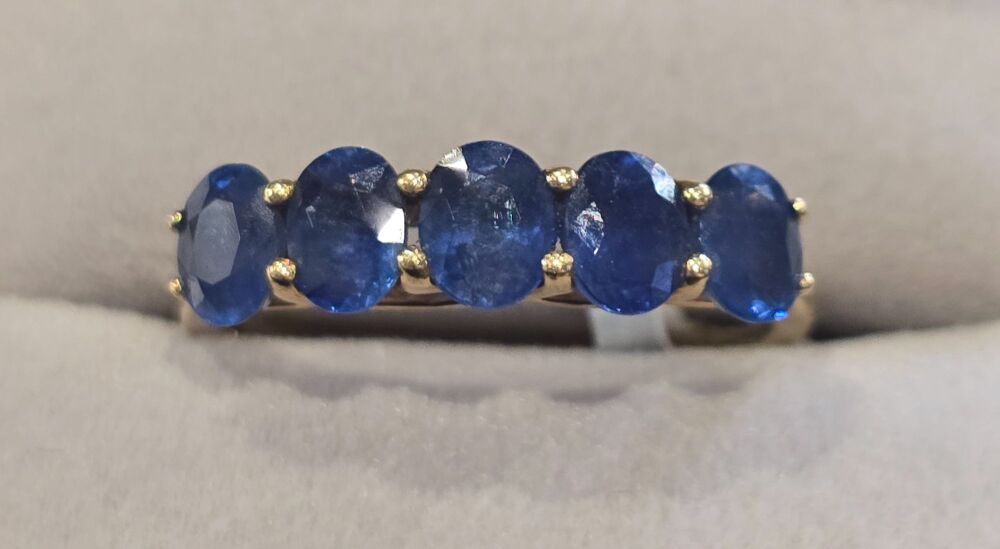 18ct Sapphire Ring