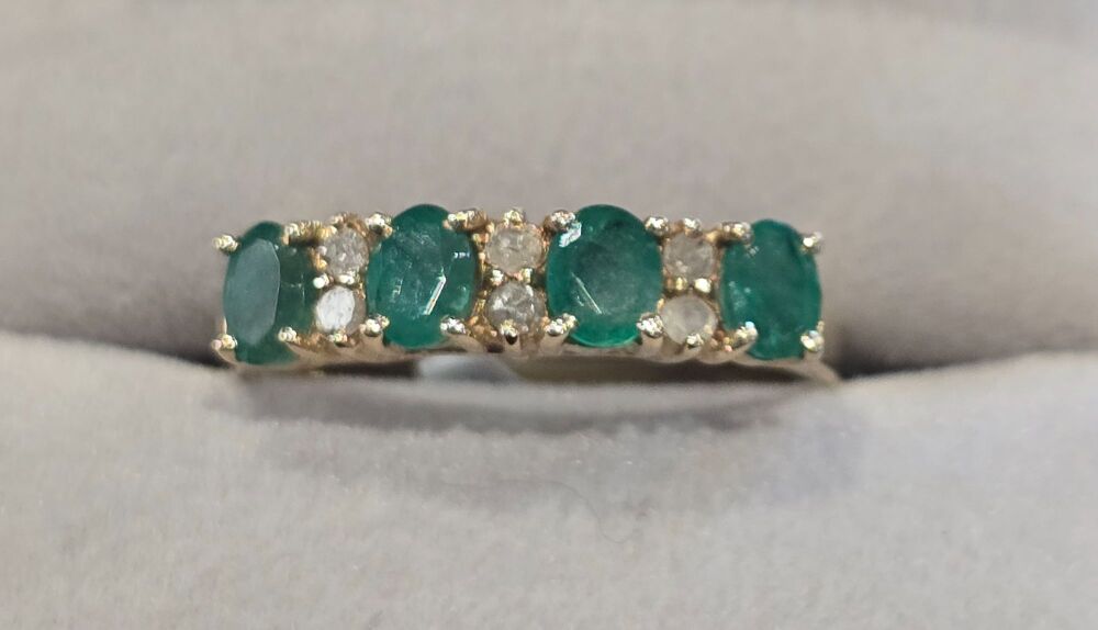 14ct Emerald Diamond Ring
