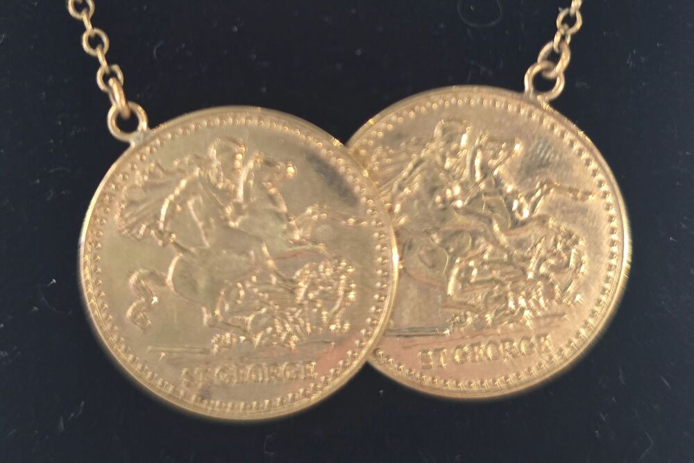 9ct Sovereign Design Pendent