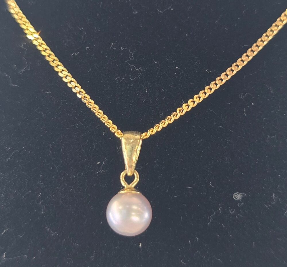 9ct Black Pearl Pendent