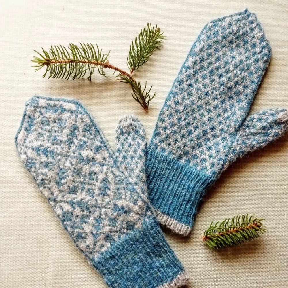 Locket's Frosted Pine Mittens