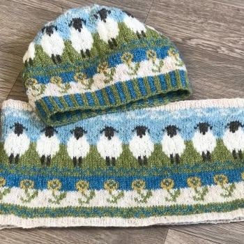 Spring Sheep Hat & Cowl Kit