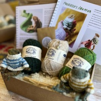 Fabulous Frogs with @dotpebbles_knits Kit #1 “Bright”
