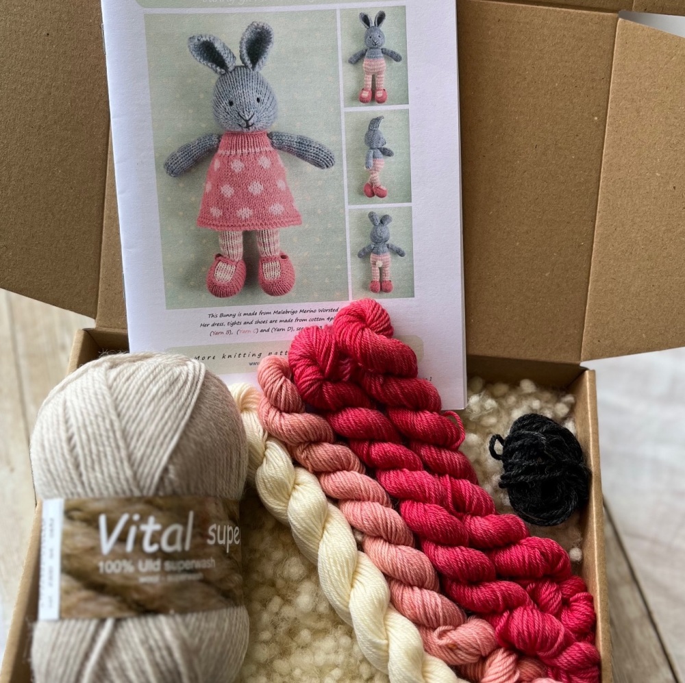 New Bunny in a Dress Kit - pale brown/bright pink yarn for clothes Superwas