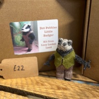Little Badger kit with @dotpebbles_knits