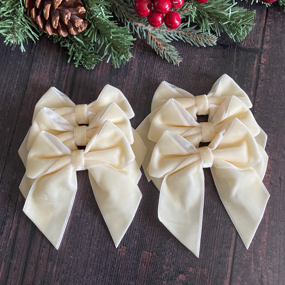 5.5 inch Cream velvet Christmas tree bows
