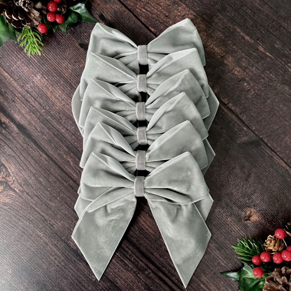 Medium velvet bows