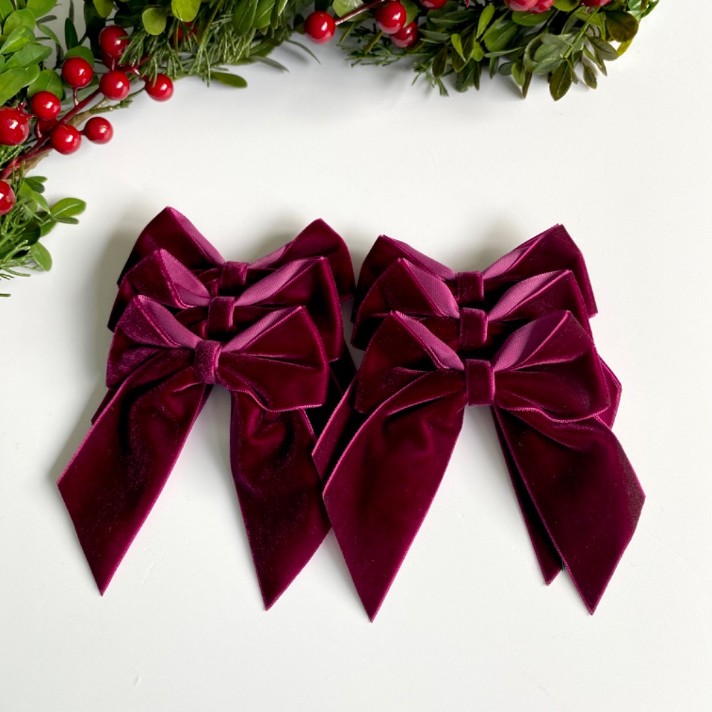Small velvet bows