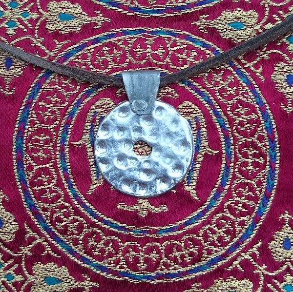 Knackebrod Pendant