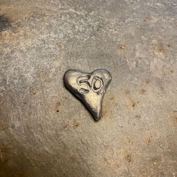 Kiwi en France pewter token - 50 heart