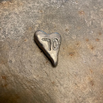 Kiwi en France pewter token -70 heart