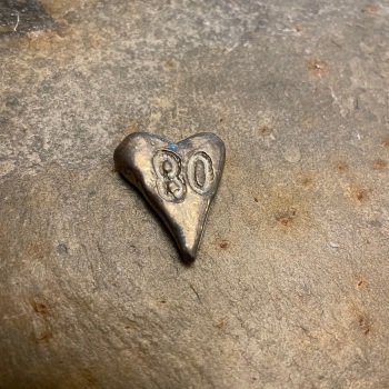 Kiwi en France pewter token - 80 heart