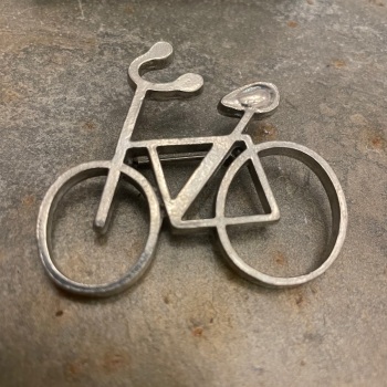 Kiwi en France brooch - Bicycle