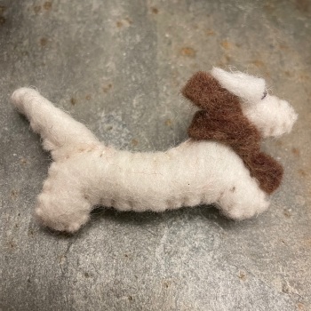 Amica Felt Brooches - Miniature Dachshund (White with brown scarf)